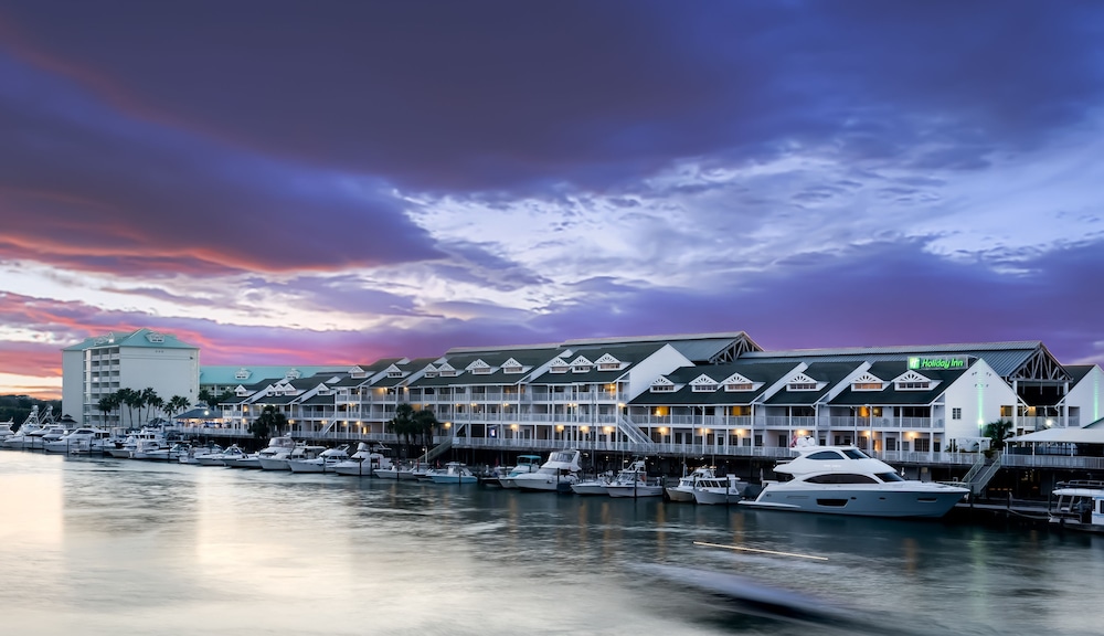 Holiday Inn & Suites Clearwater Beach South Harbourside — Clearwater Beach area